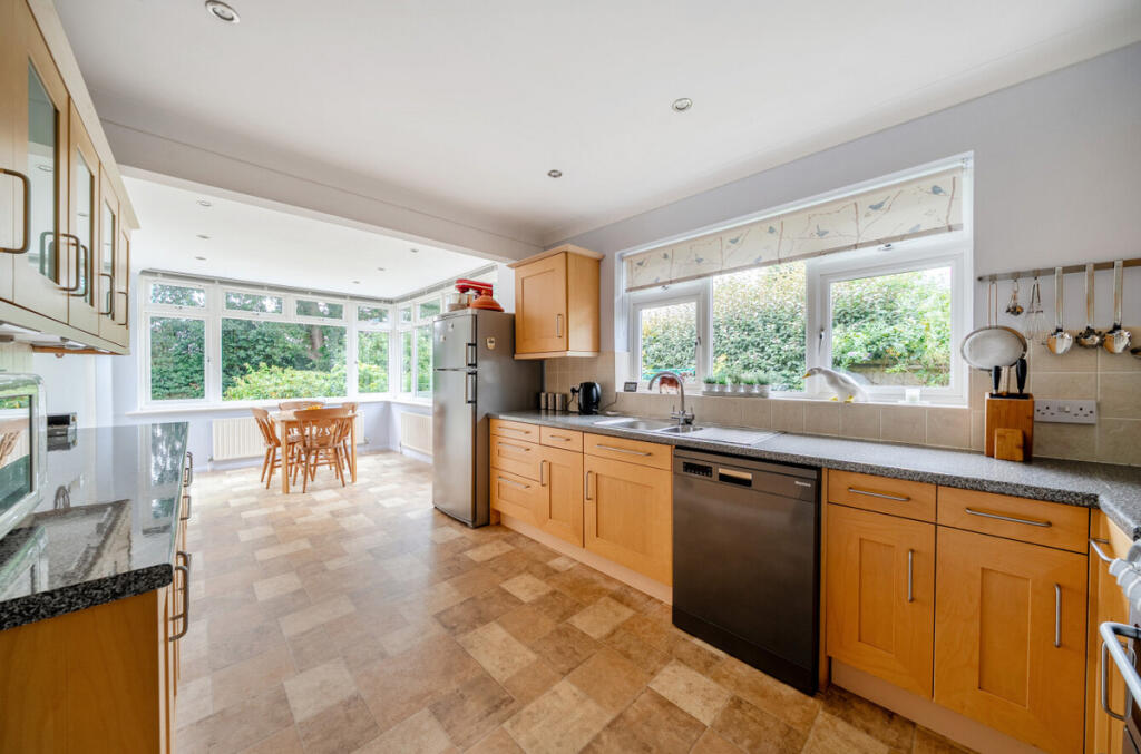 Foxfields, West Chiltington, RH20 photo 4