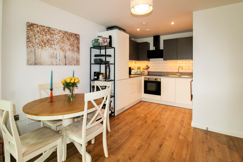 Apartment in Rushmoor, Hampshire - View 5
