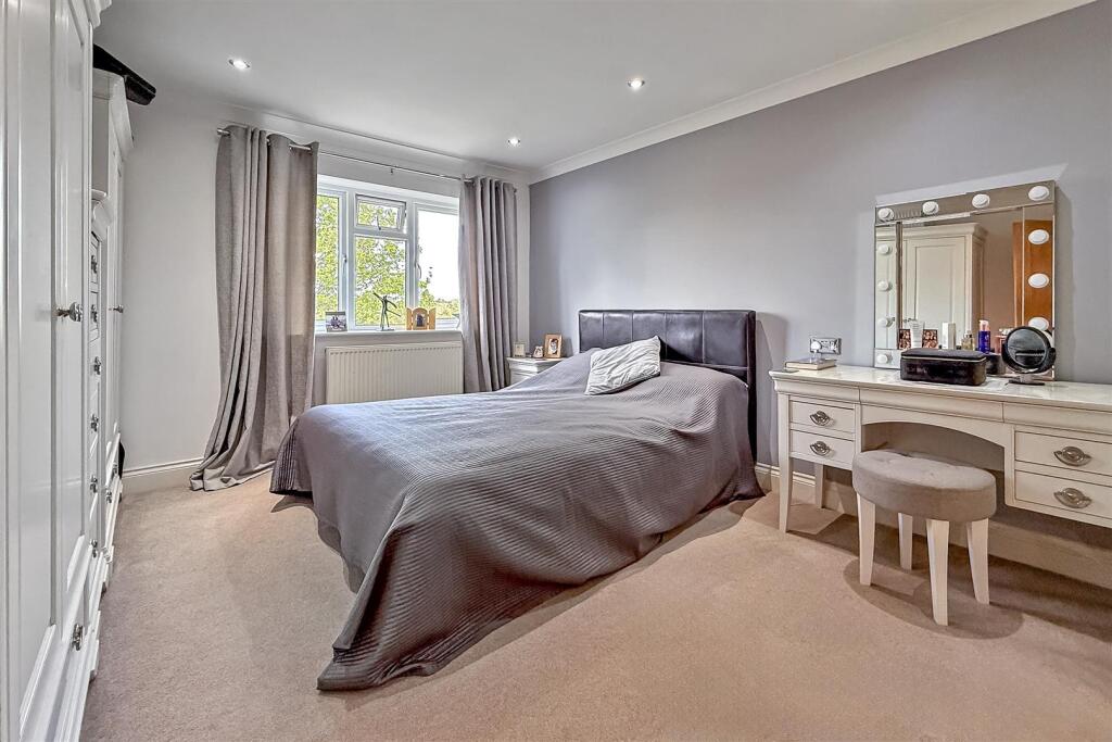 Additional image 10 of Mount Drive, Park Street, St. Albans