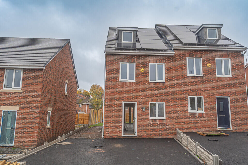 3-bed semi-detached on Fiddlers Walk, Lower Gornal , Dudley , £325,000