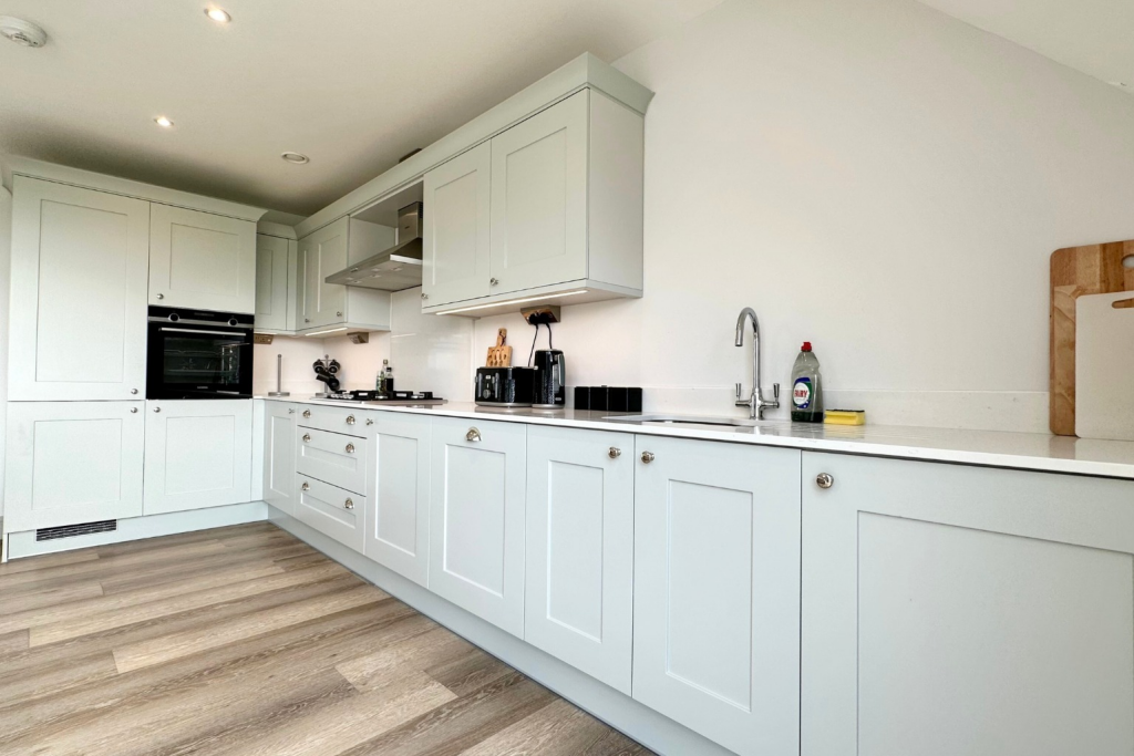 Apartment in Reading, Barkham - View 4