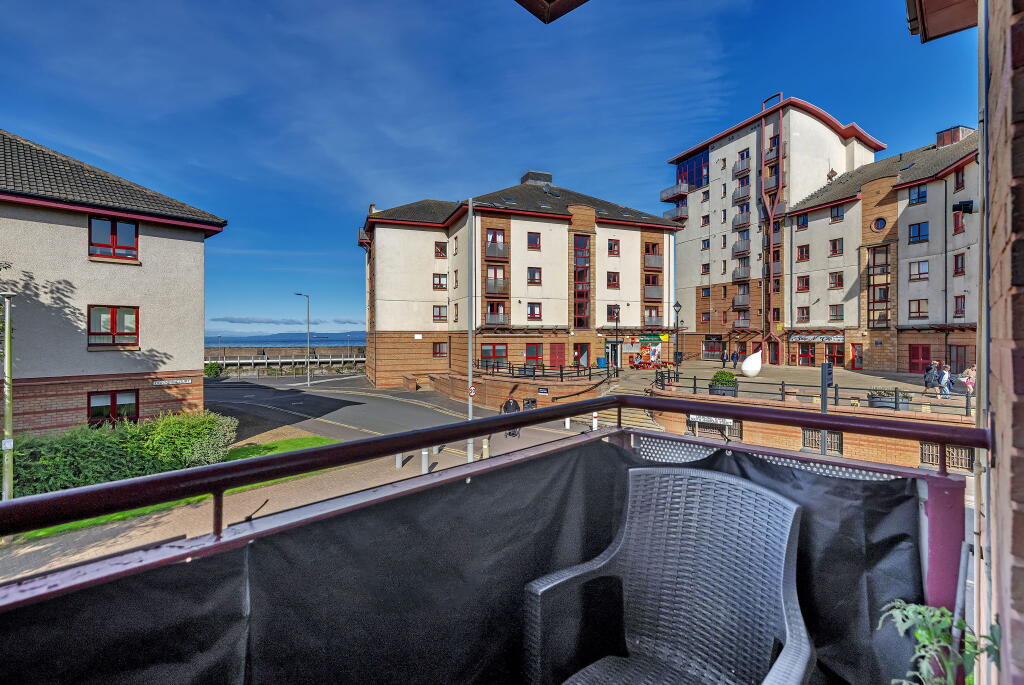 Apartment in Kilmarnock, South Ayrshire - View 5