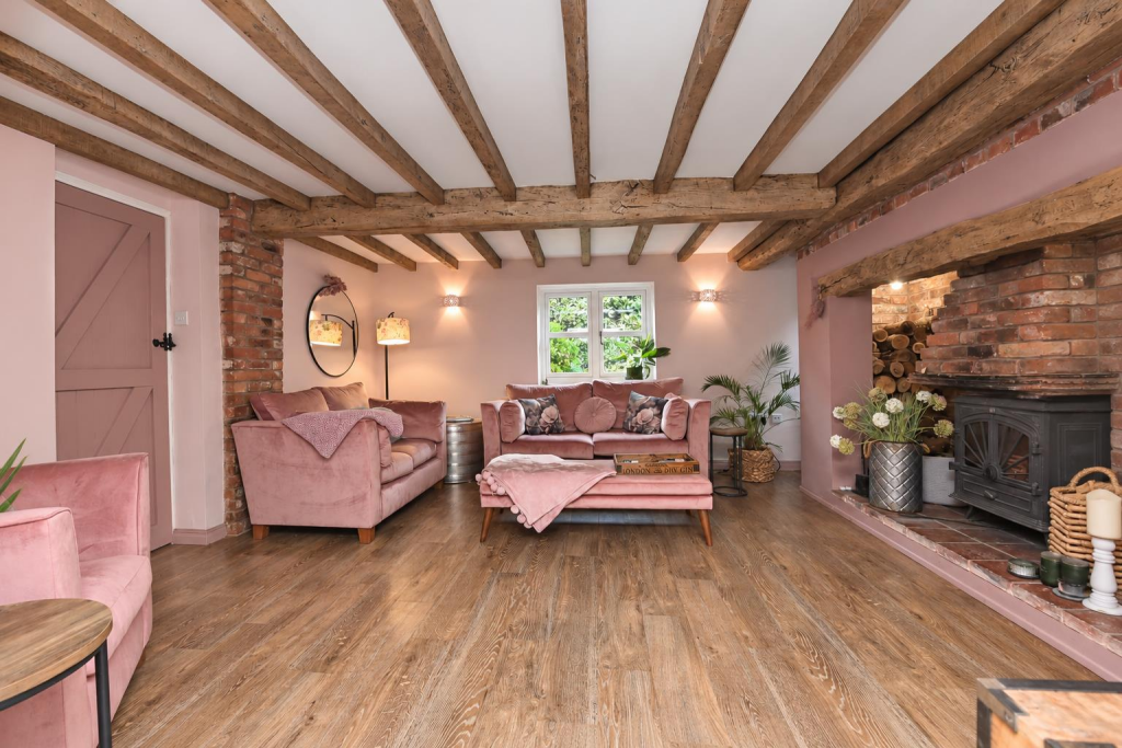 House in Lichfield, Alrewas - More