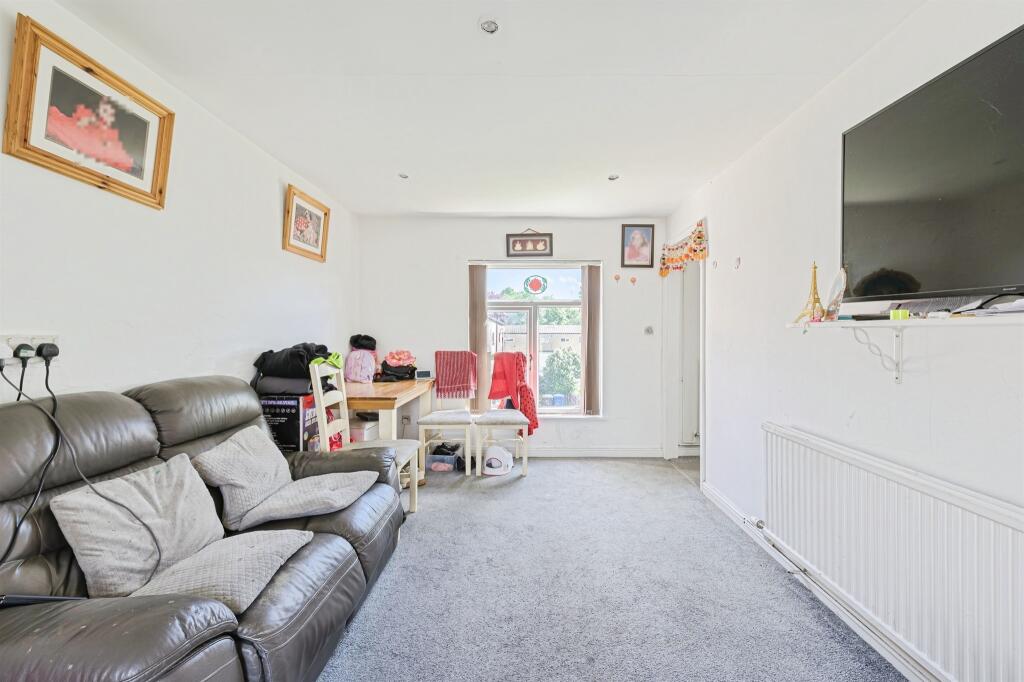 Apartment in Tamworth, Staffordshire - View 3