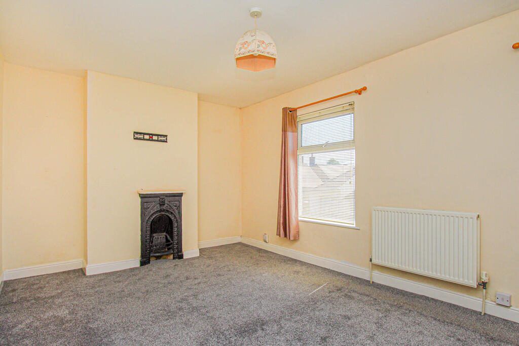 House in Finedon, North Northamptonshire - More