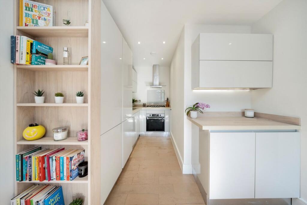 Apartment in London - View 5