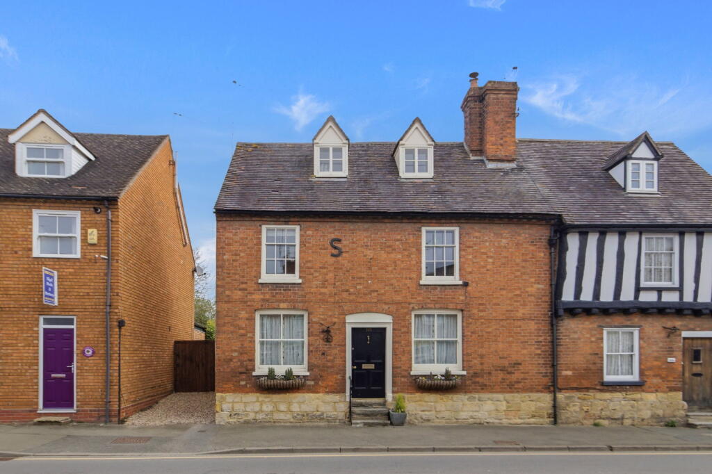Main image of property: 105 High Street, Pershore, Worcestershire. WR10 1EQ