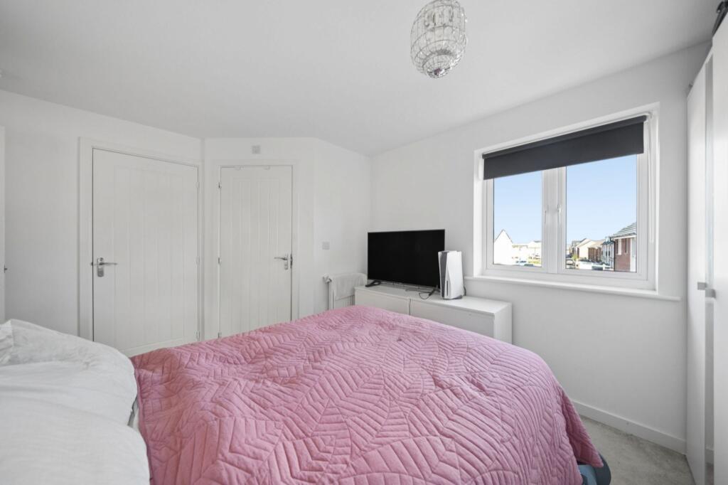 House in Vale of White Horse, Wellington Gate, Grove - More