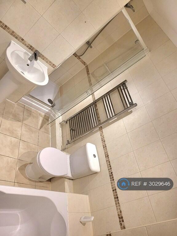 House in Romford - More