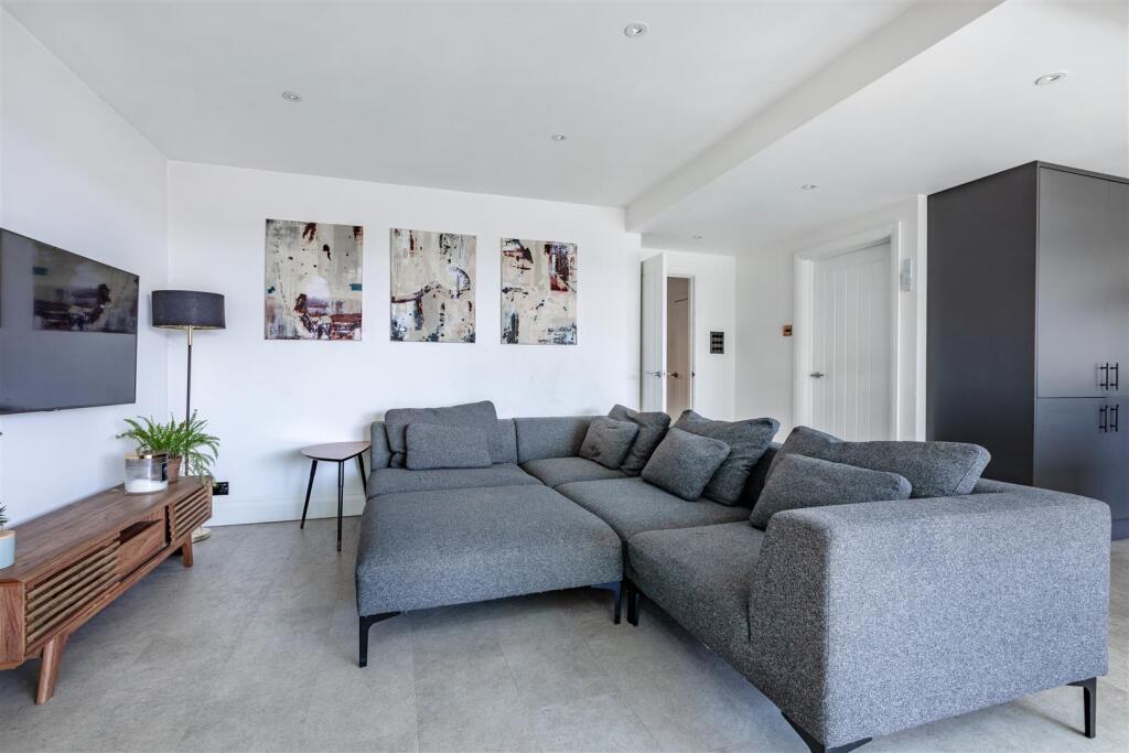 House in Hove, West Blatchington - View 4