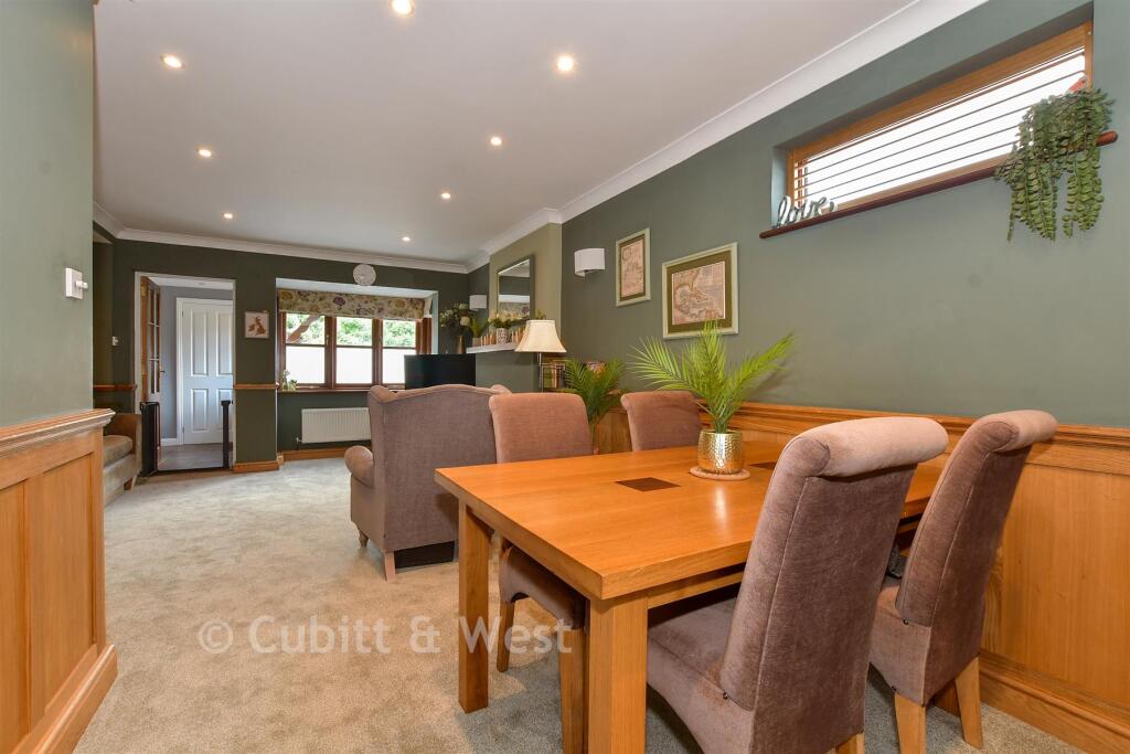 House in Horsham, Broadbridge Heath - View 3