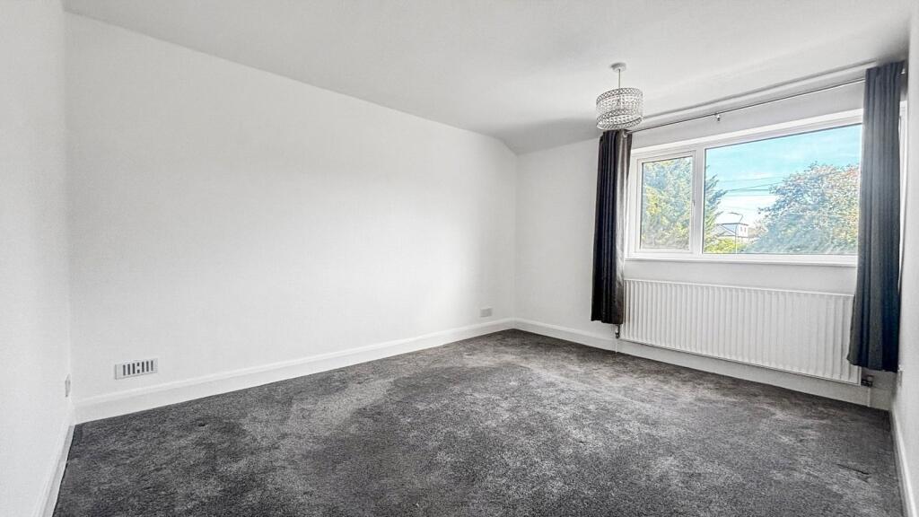 House in Dartford - More
