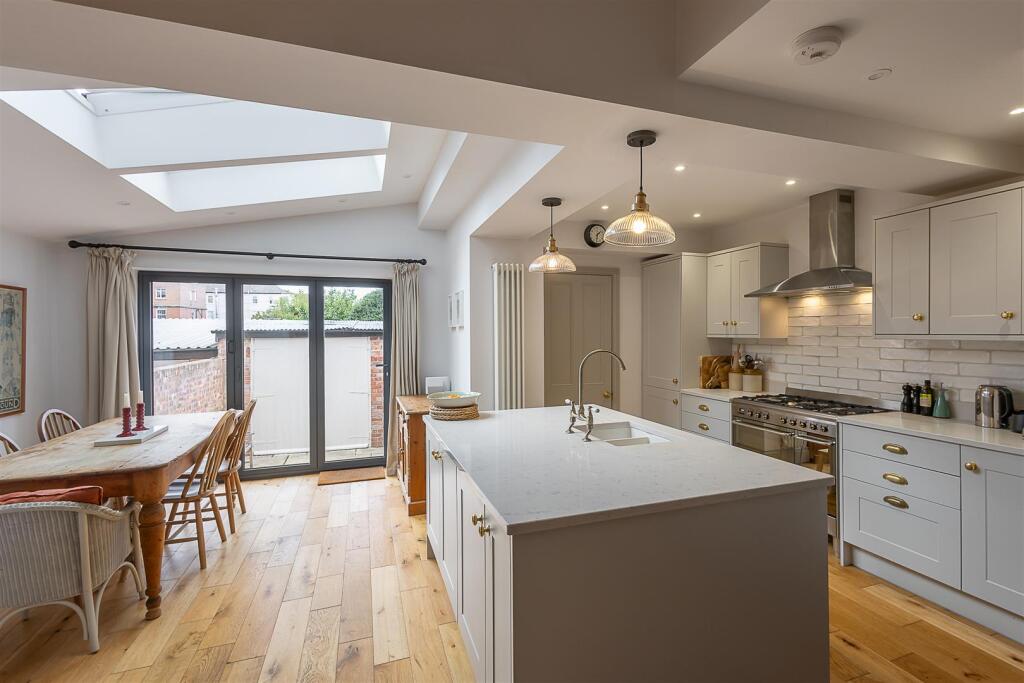 House in Newcastle upon Tyne - View 4