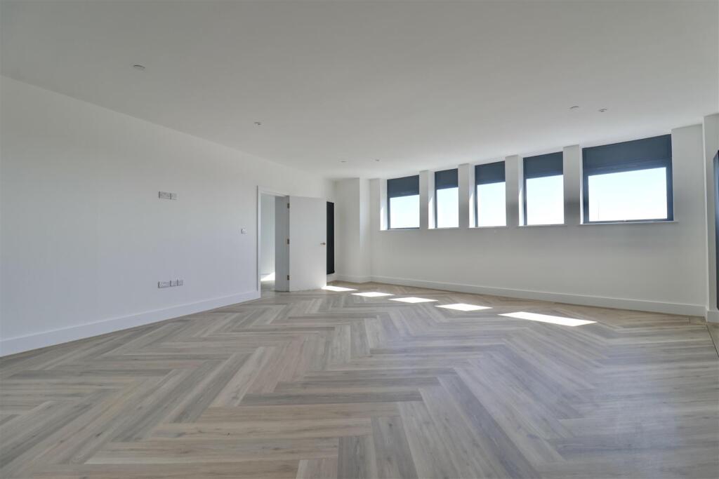 Apartment in Portsmouth, Southsea - View 5