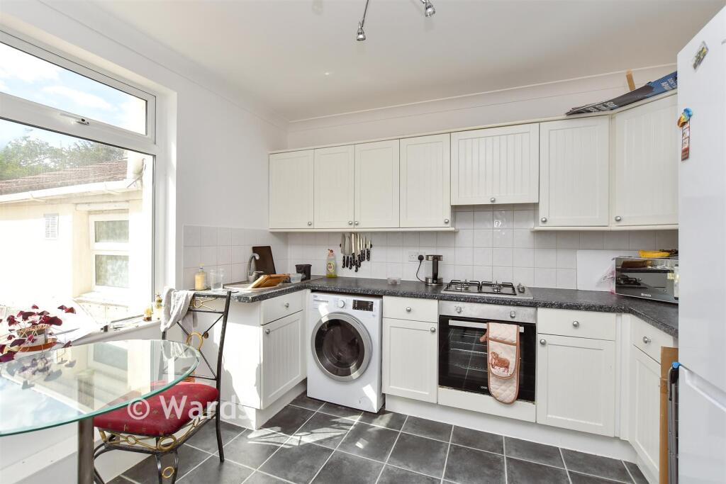 Apartment in Chatham, Medway - View 3