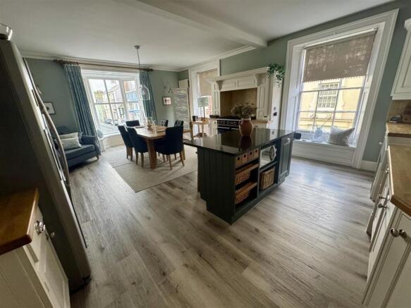 Open Plan Living Room/Kitchen