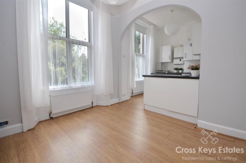 Apartment in Plymouth - More
