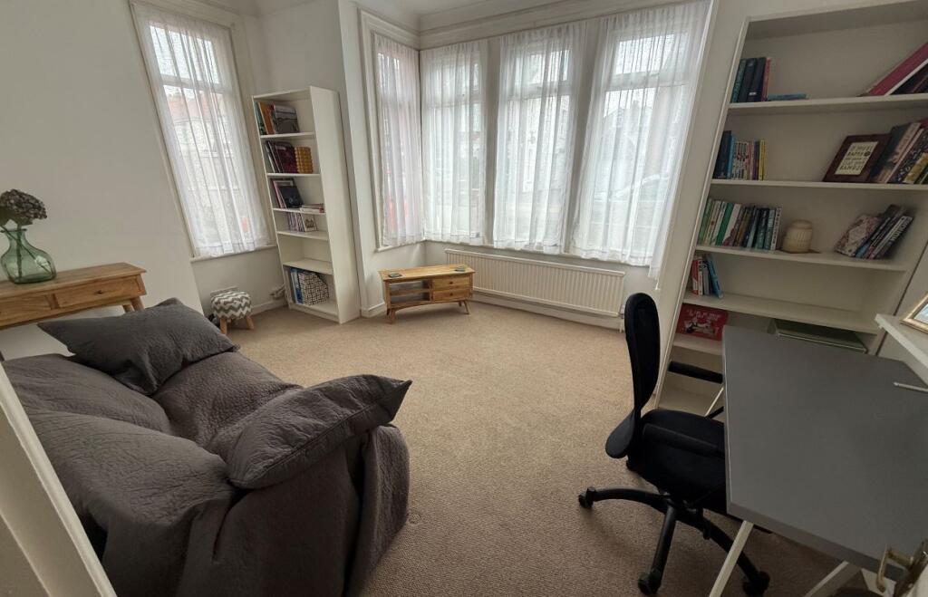11A Elderton Road, Westcliff-on-Sea, Essex, SS0 8AG photo 4
