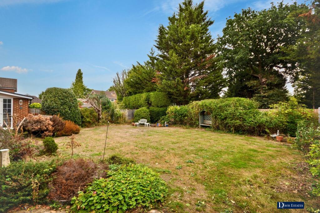 Yevele Way, Emerson Park, Hornchurch photo 4