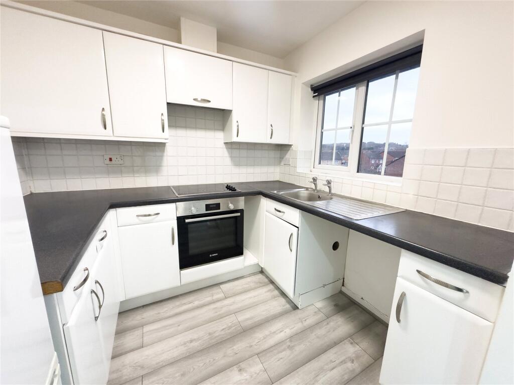 2-bed flat on Marshbrook Drive, Blackley, Manchester, M9, £120,000