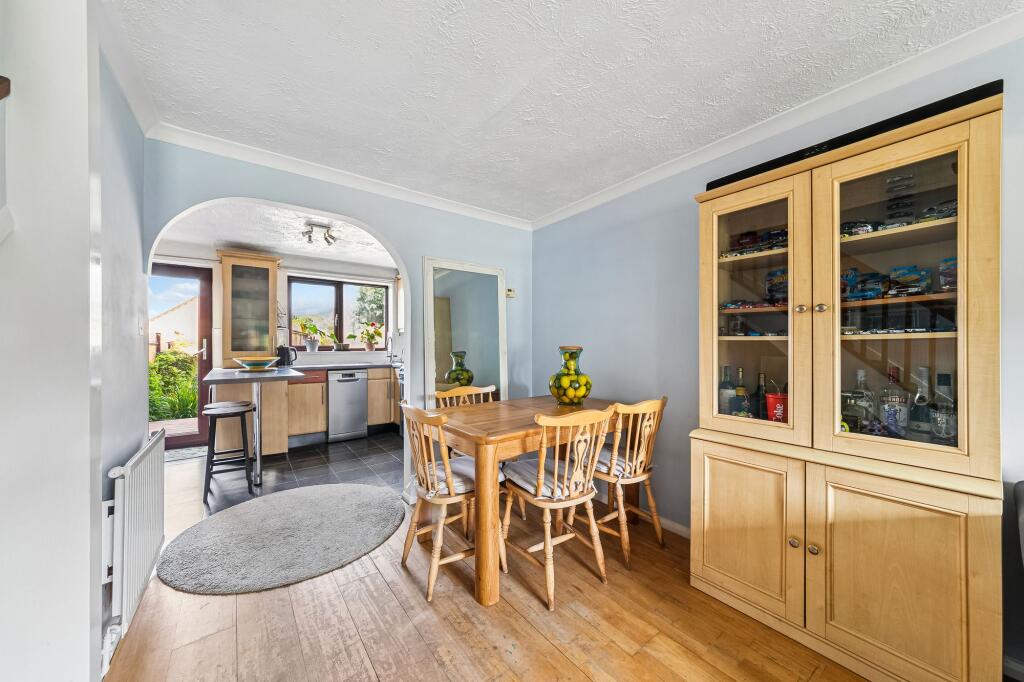 House in Tadworth, Tattenham Corner - More