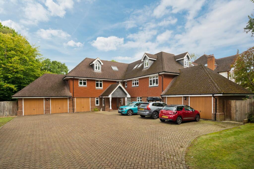 Apartment in Walton-on-Thames, Surrey - View 4