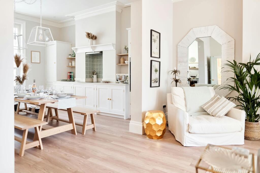 THE_BEACH_HOUSE_070.jpg