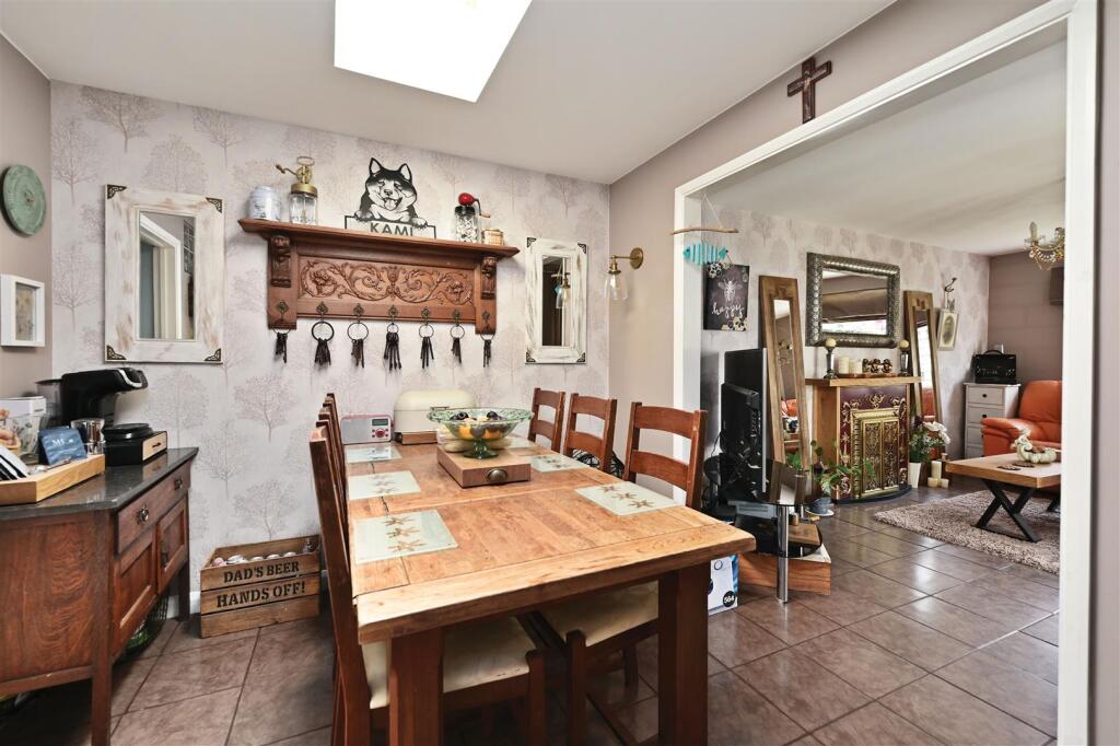 House in Basingstoke and Deane, Basingstoke - More