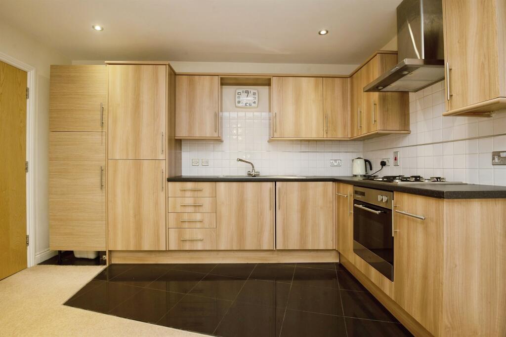 Apartment in Cardiff, Heath - View 5