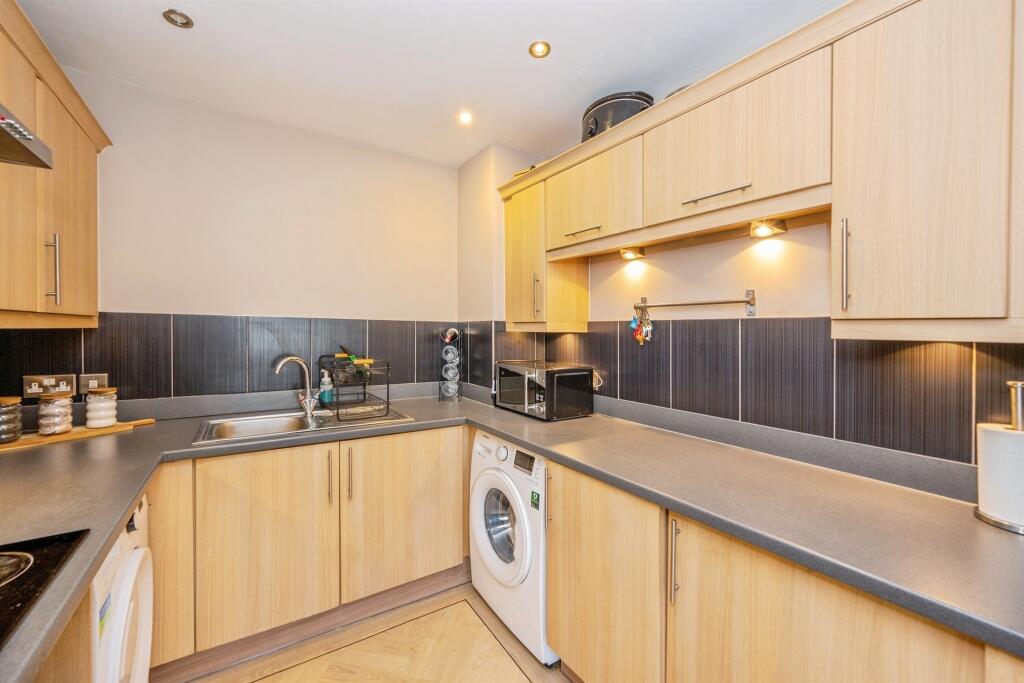 Apartment in Cannock Chase, Norton Canes - View 4