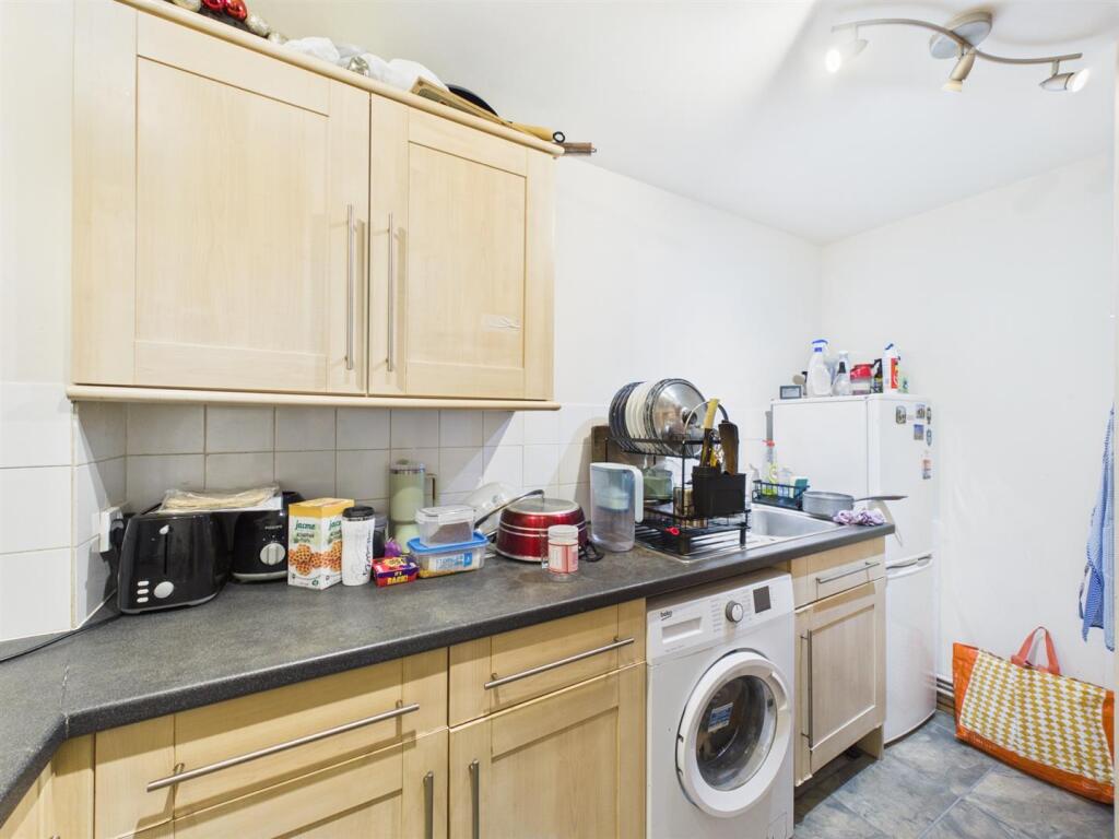 House in Worcester - View 5
