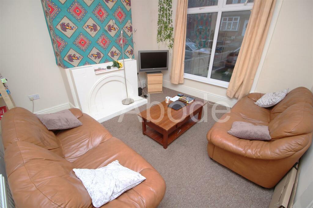 5-bed house on Royal Park Avenue, Hyde Park, Leeds, £3,098/mo