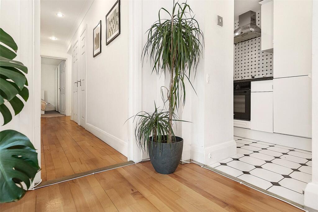 Apartment in London, Kensington - More