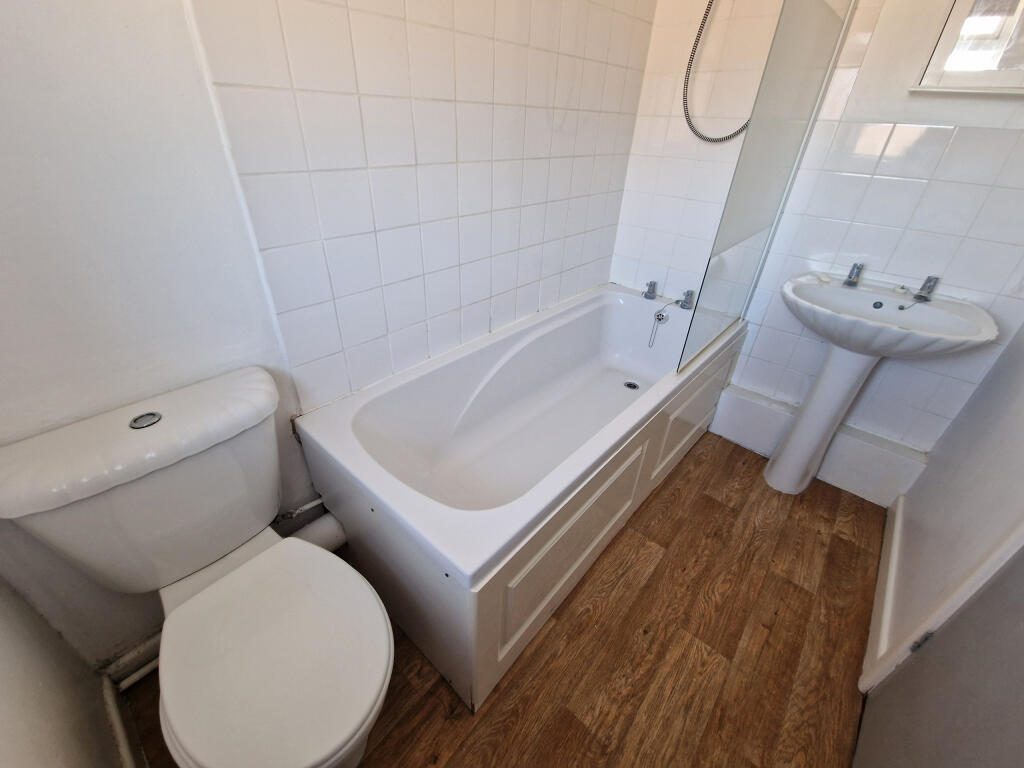 Apartment in Yeovil, Somerset - View 5