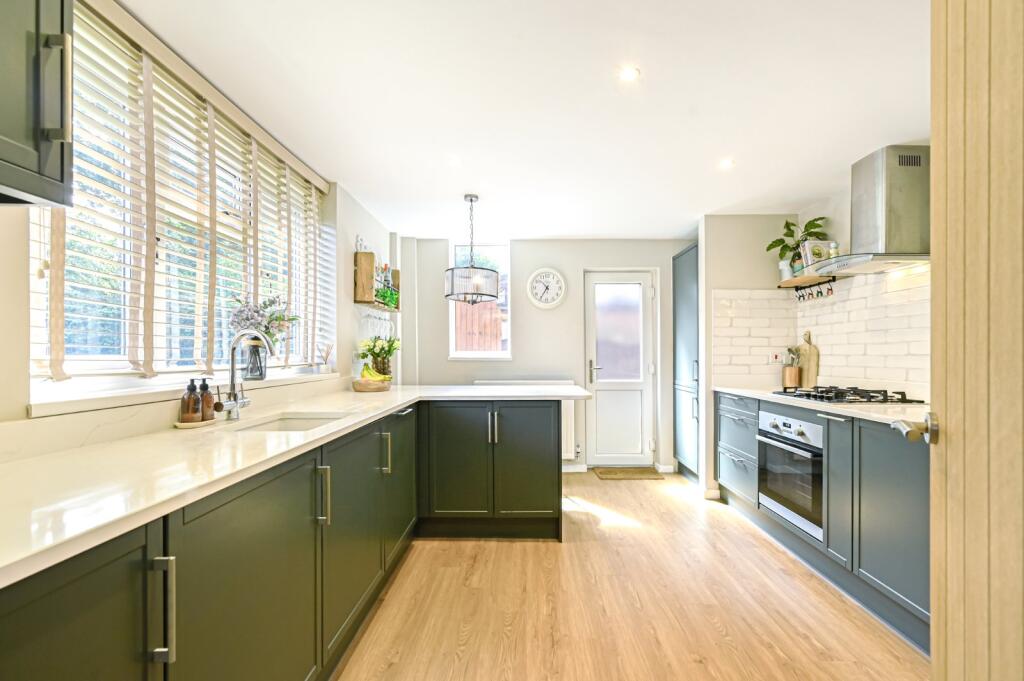 Faversham Road, Kennington, Kent, TN24 photo 4