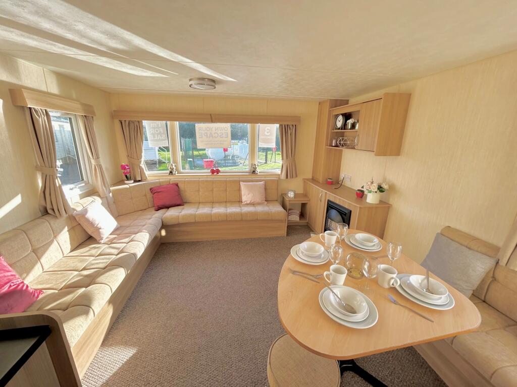 2012 Willerby Horizon , St. Osyth Beach Holiday Park, St Osyth, Clacton-on-Sea, Essex, CO16 8SG - View 4