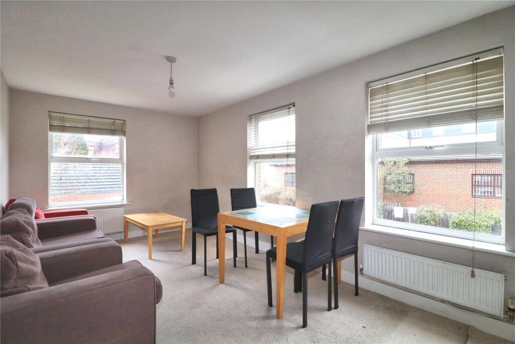 Flat 14, Jarman Court, 68 Maybury Road, Woking, Surrey GU21 5JD photo 2