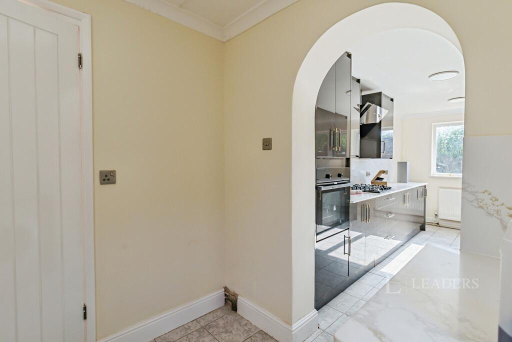 House in Horsham, Southwater - More