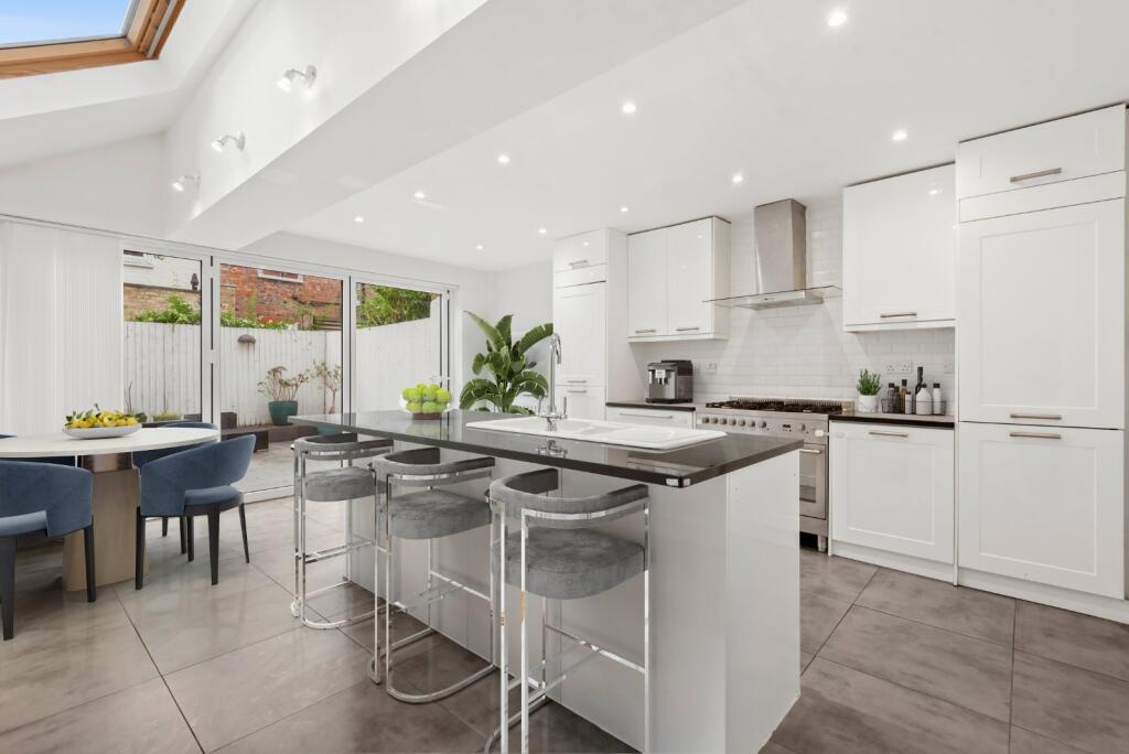 House in London - View 3