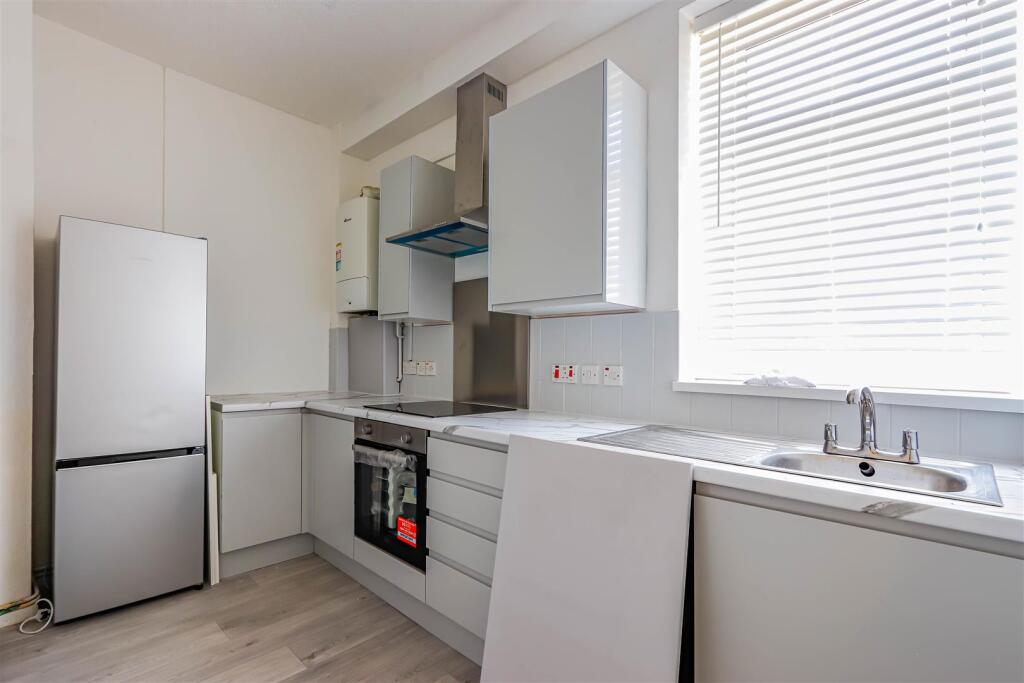 Apartment in Cardiff - View 3
