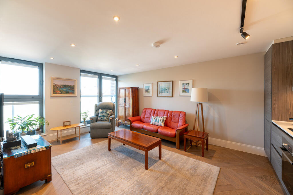 Main image of property: Leigh Road, Leigh-on-sea, SS9 1