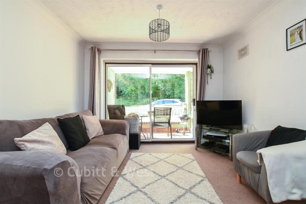 Apartment in Redhill - View 4