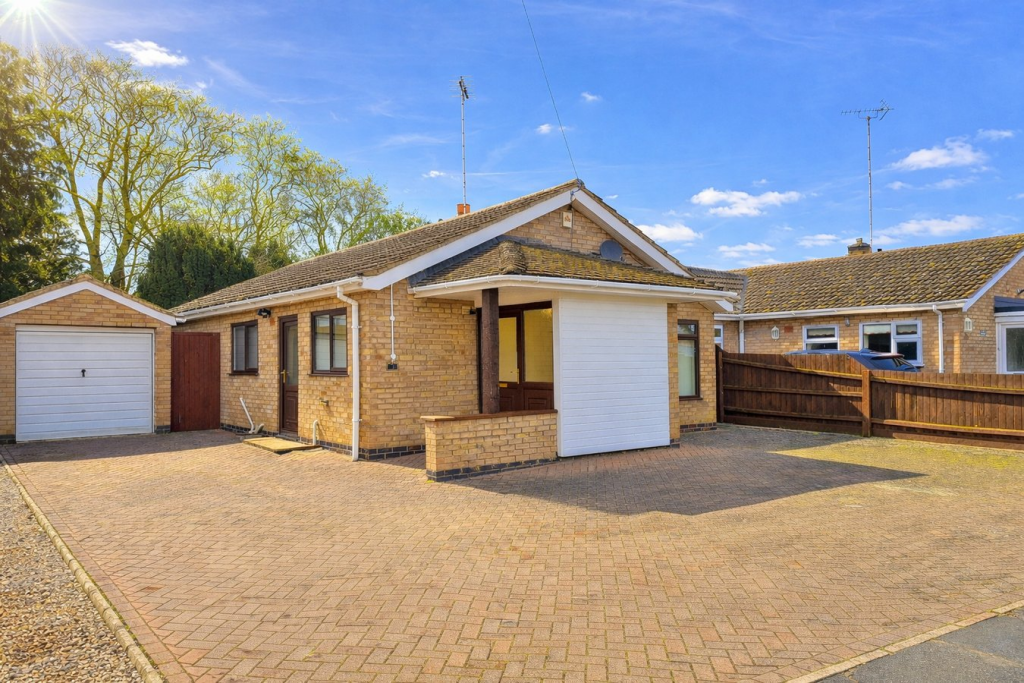 2-bed bungalow on The Orchard, MARKET DEEPING, Peterborough, PE6, £285,000