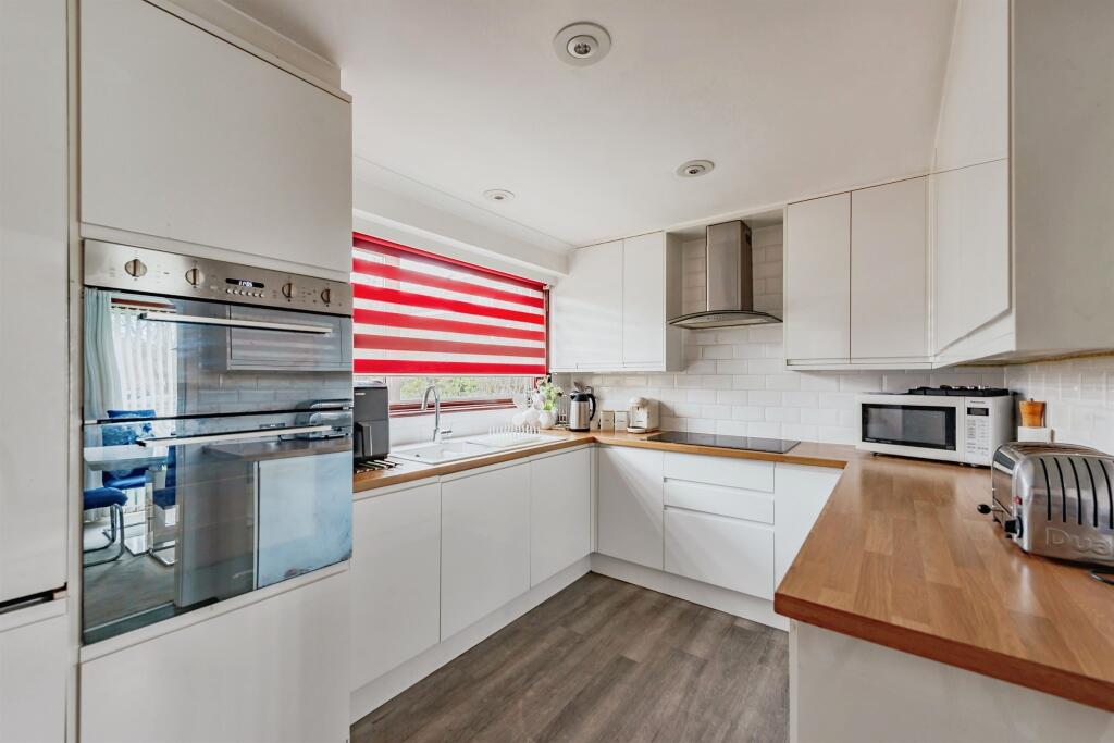 House in Crawley, Southgate - View 2