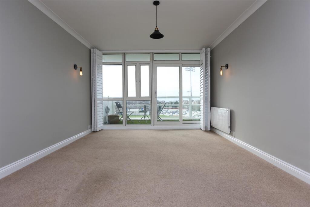 Apartment in Hove, Brunswick - View 3