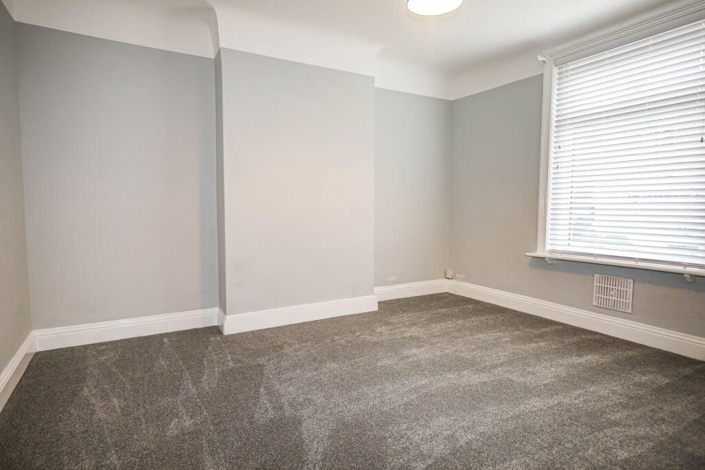 Apartment in Bournemouth, Winton - View 3