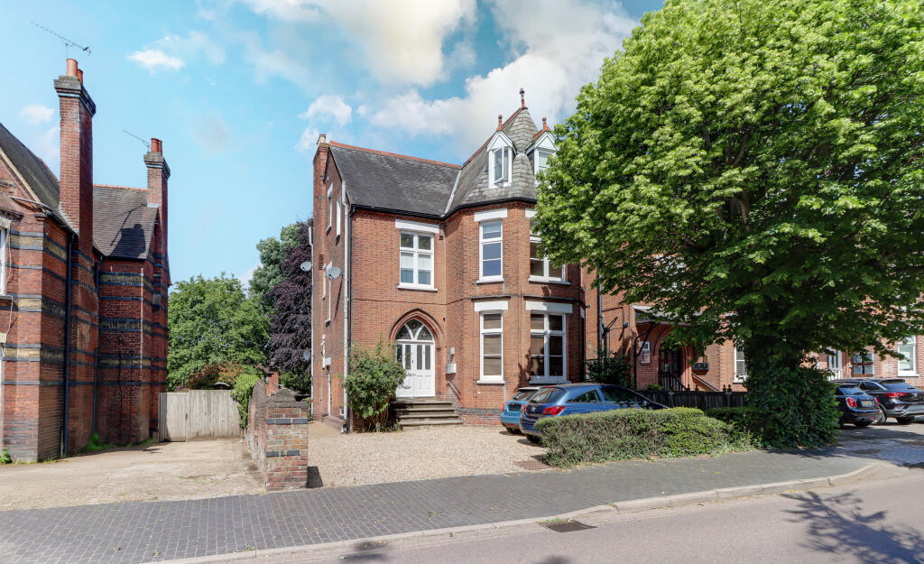 Main image of property: Beaconsfield Road, St Albans, AL1