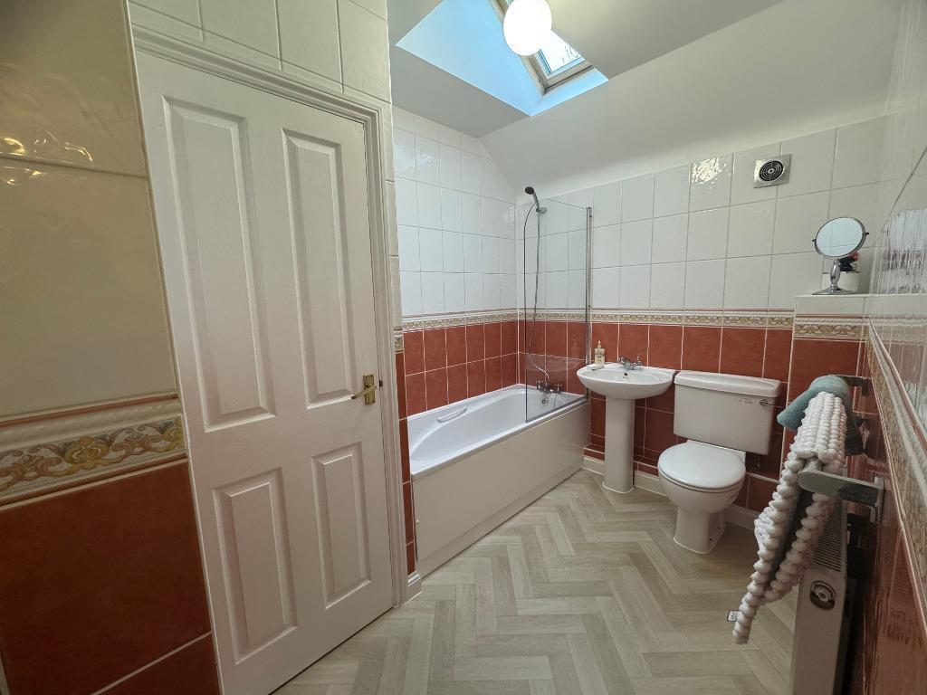 Silkweavers Mews, Rothwell, NN14 6FY - More
