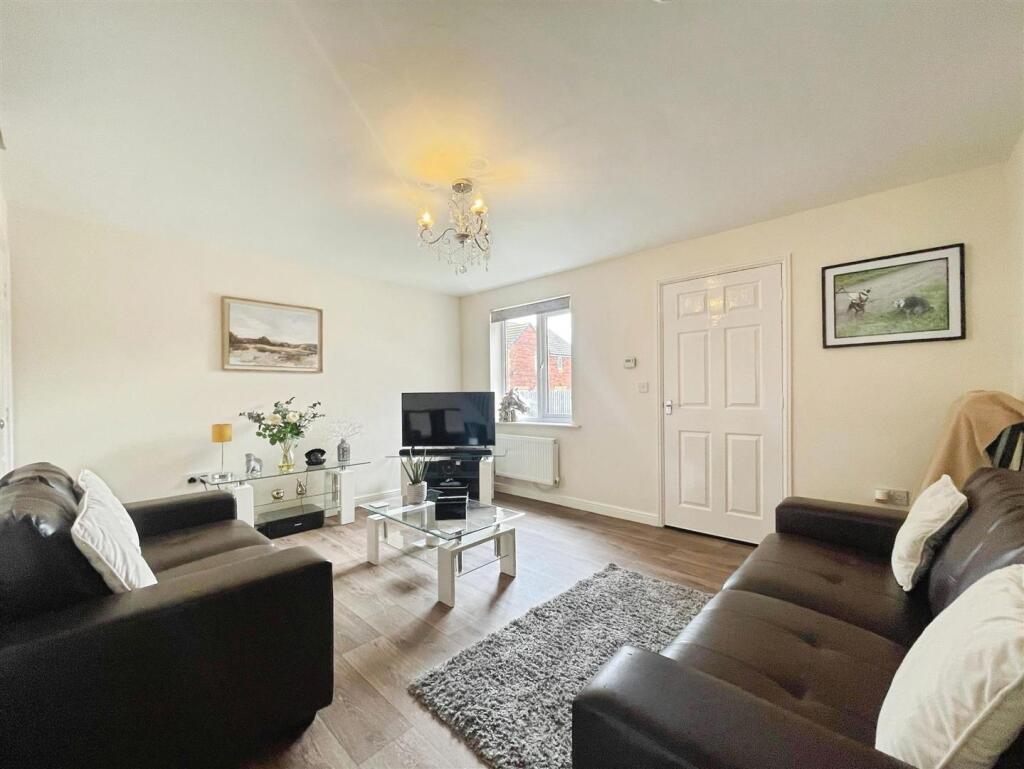 Stroothers Place Bradford, BD4 0BN photo 3