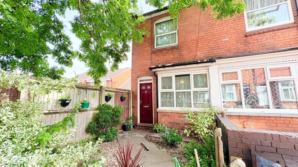 2-bed terraced on Lilac Avenue, Runcorn Road, £165,000